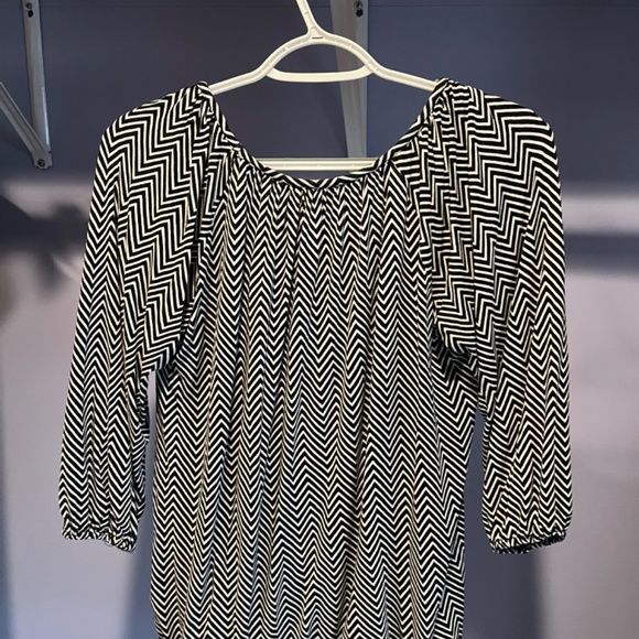 MICHAEL Michael Kors Size Medium Black and White Top - Picture 3 of 3